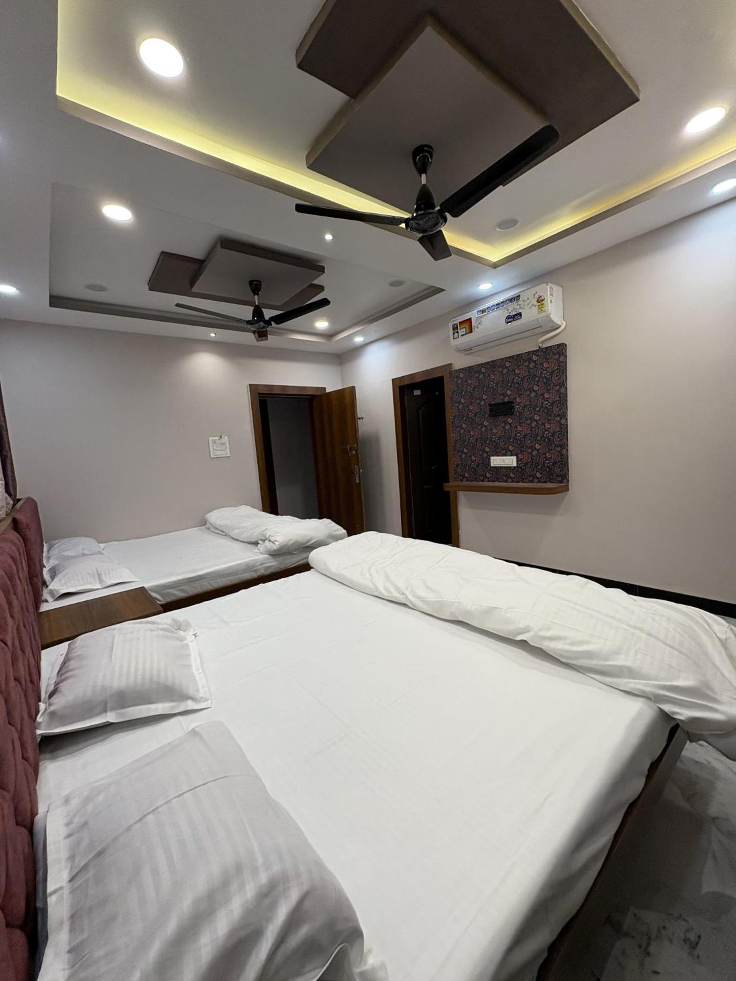 Shree Trilokeshwar Guest House Удджайн Экстерьер фото